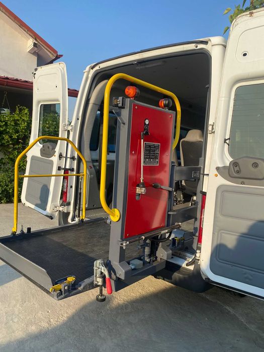 Lift pentru persoane cu dizabilitati pentru autovehicul