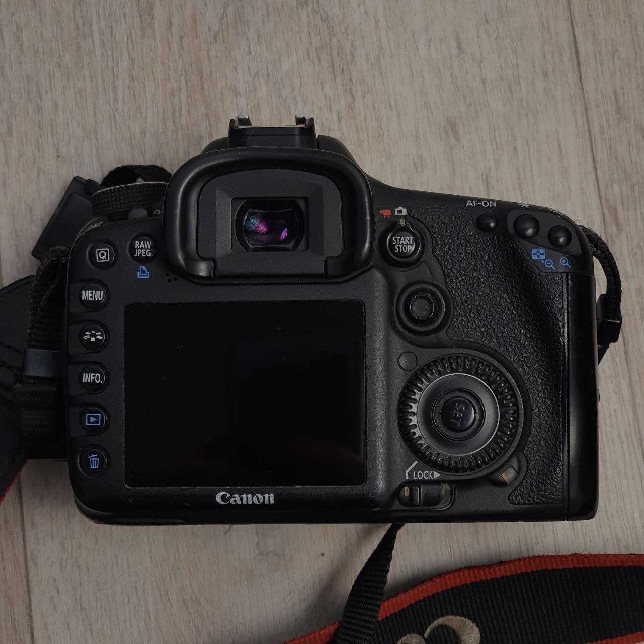 Canon 7D Body с 8гб картой зарядкой