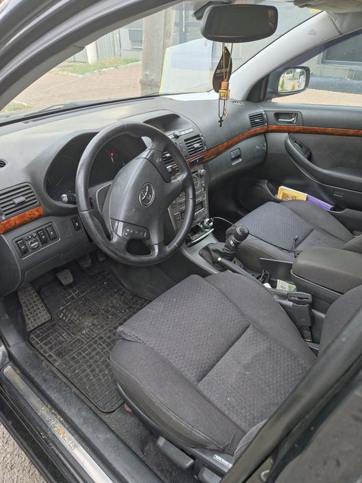 De vanzare toyota avensis