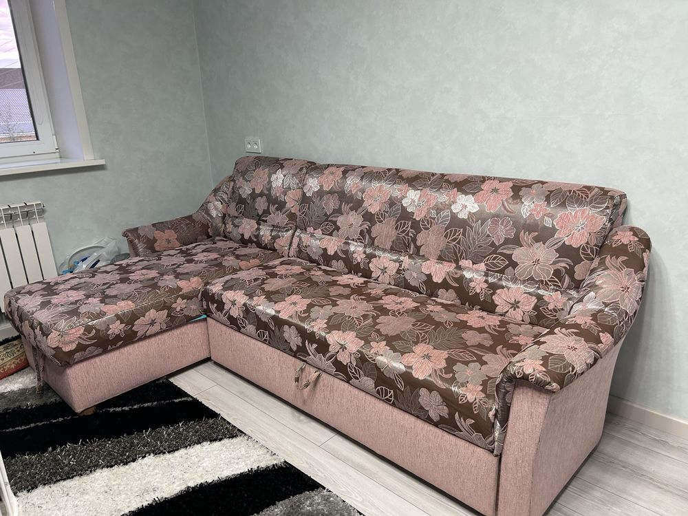 Продам диван угловой