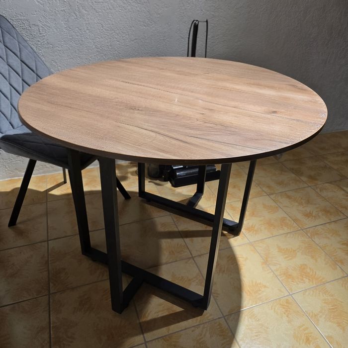 Продаётся стол для кухни