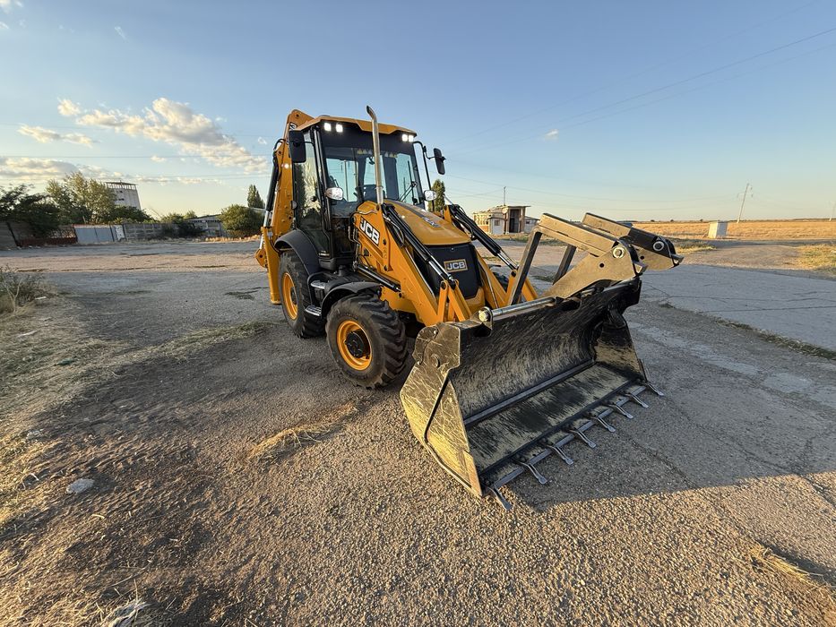 Buldoexacavator JCB 3CX 2024 | 380 ore | Joystick | Garanție