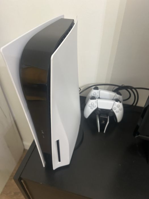 Продам PS5 с дисководом новый гарантия ест