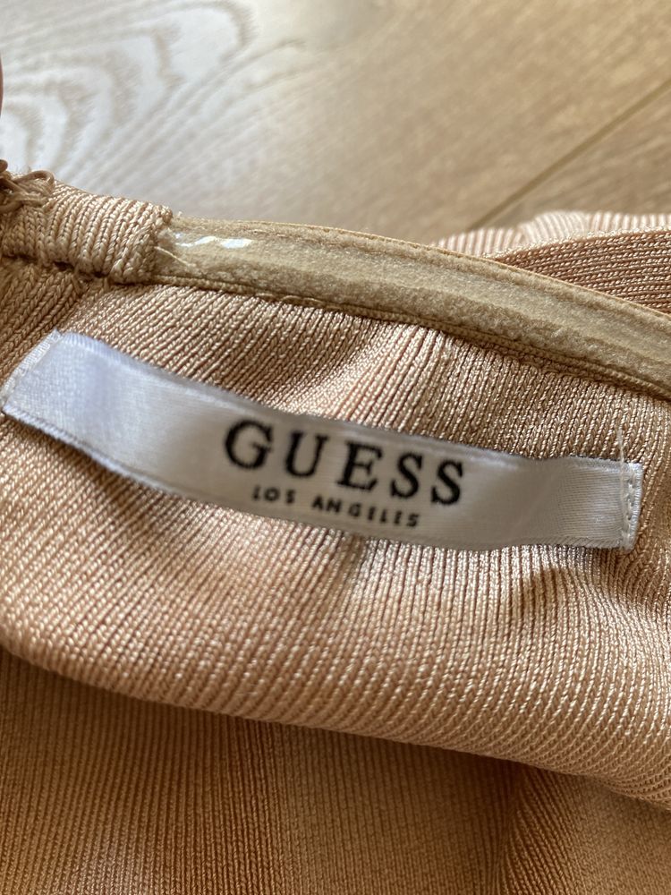 Бандажна рокля Guess - S размер