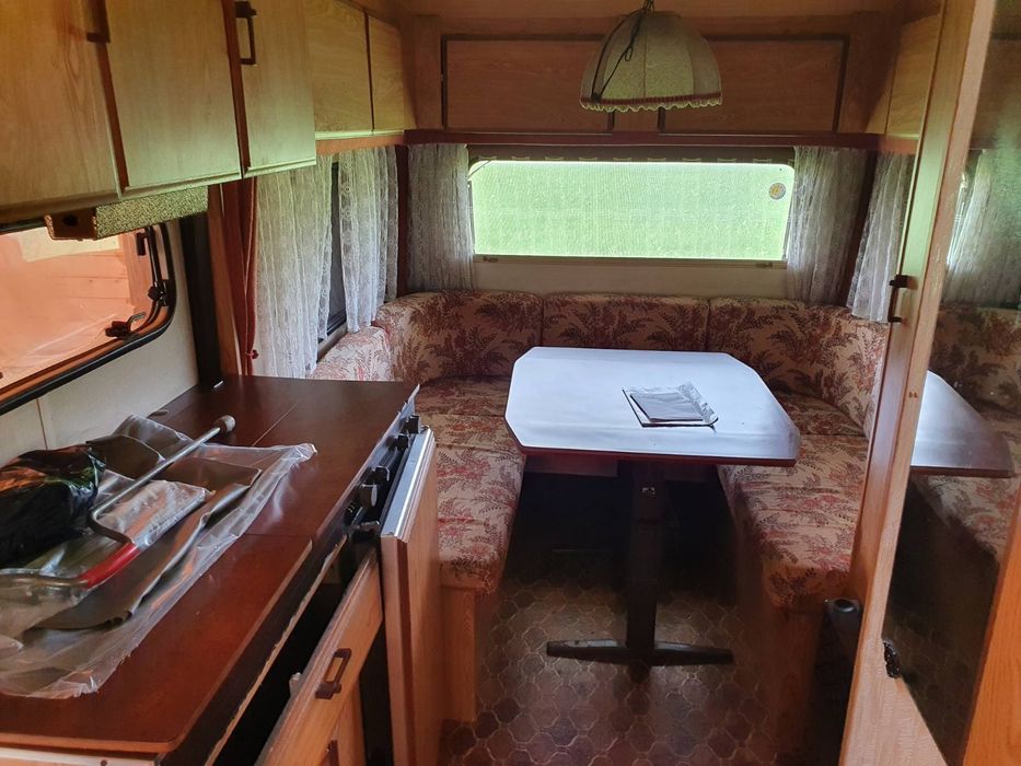 Каравана Citу 4900 дълга на 2000 метра широка