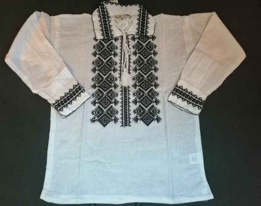 Ie băieței motive tradiționale de la 1 la 14 ani.