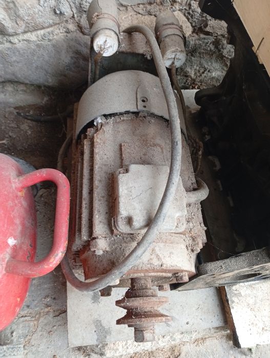 Vând motor circular