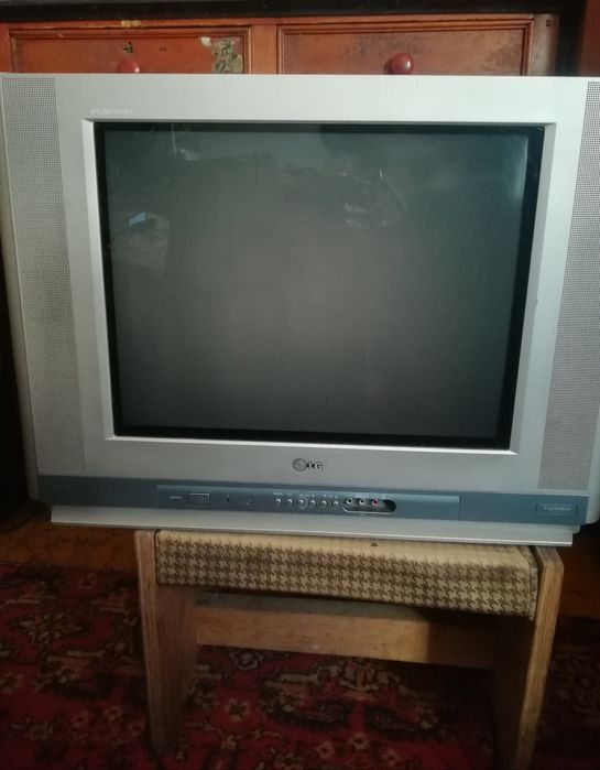 Продам телевизор lg