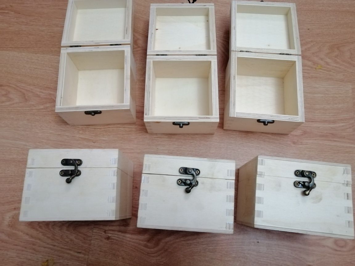 Cutiuțe de lemn cu incuietoare