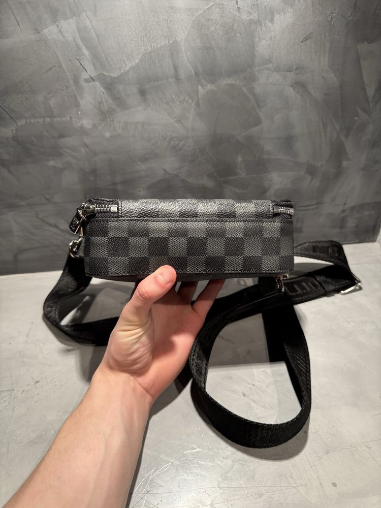 КАТО ЧИСТО НОВА Louis Vuitton чанта