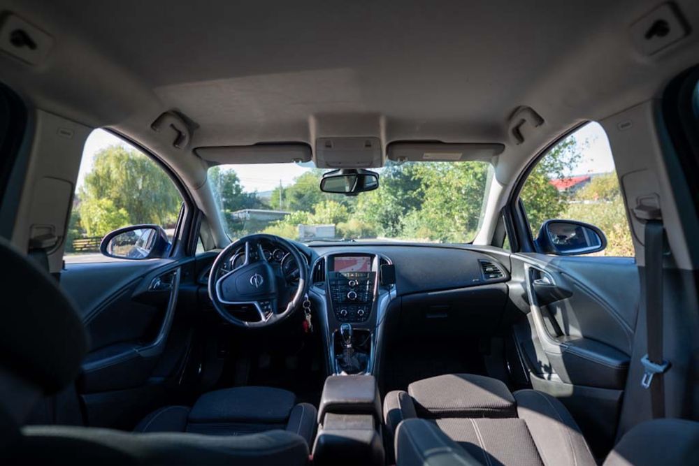 Opel Astra J Sport Tourer – 2011