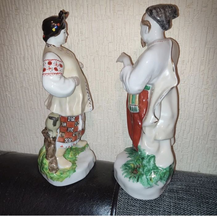 Фарфоровые статуэтки.