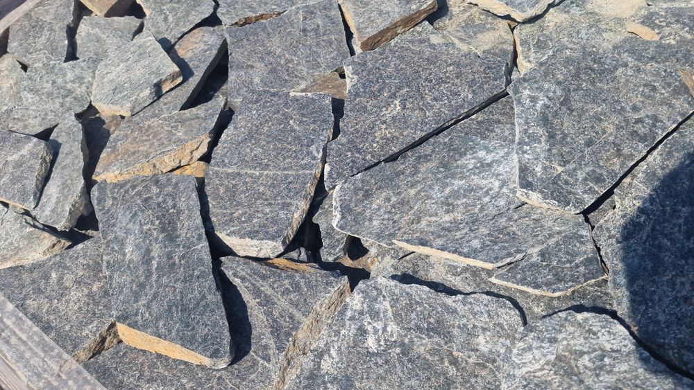 Piatra decorativă, poligonală și fasonată – Galați ,travertin scapitat