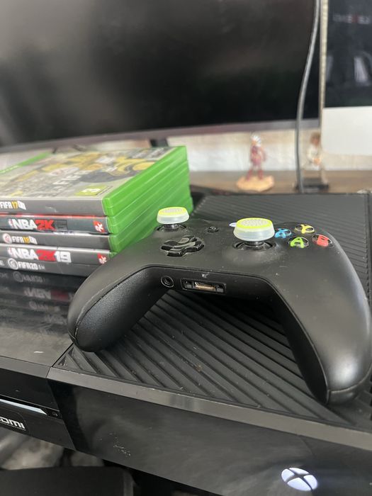 Consola Xbox one plus jocuri