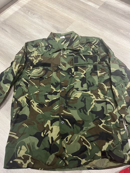 Продавам камуфлажни дрехи