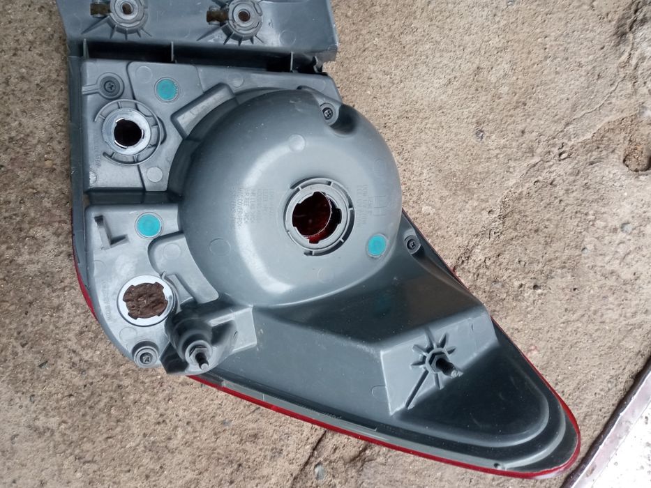 Продам левый задний фонарь на Chevrolet Cruze и комплект зимней резины