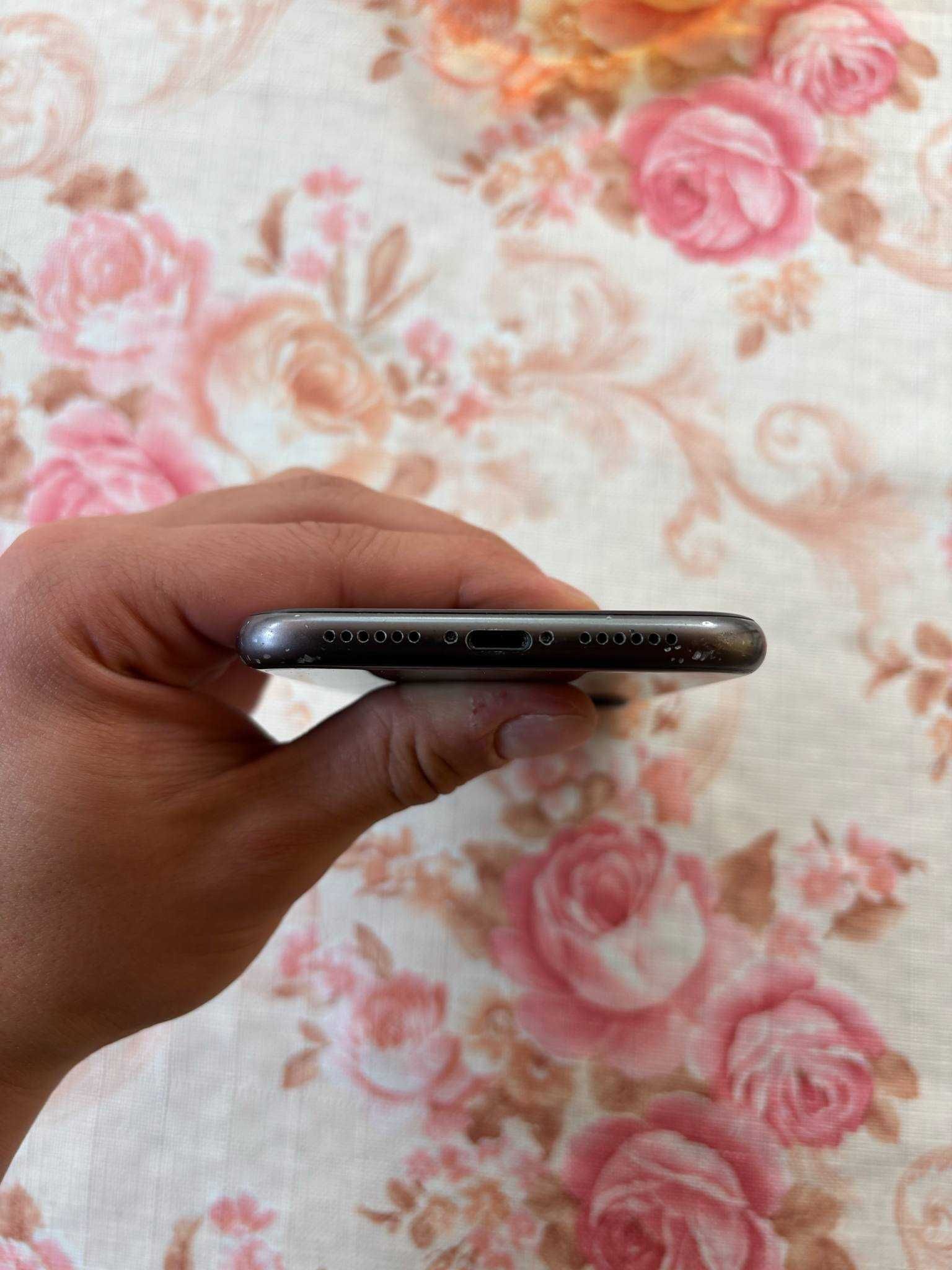 iPhone 11 – 64GB + 2 калъфа