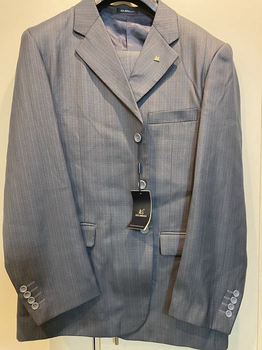 Мужские костюмы новые продам