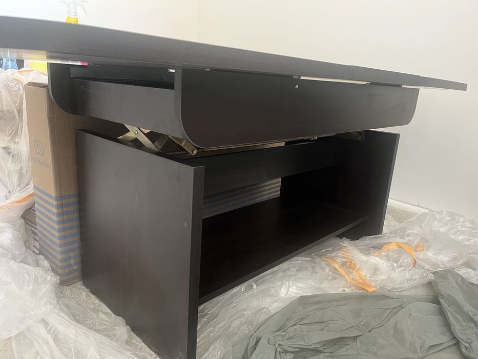 Холна маса с повдигащ механизъм