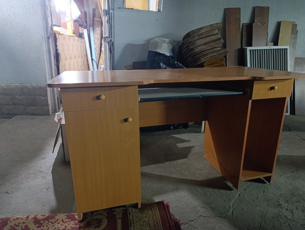 Продам компьютерный стол