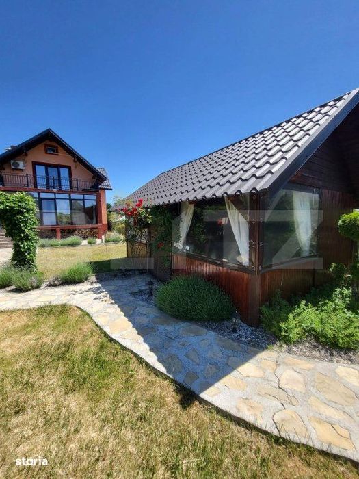 Casa individuala, cu 4 camere, 240 mp, 800 mp teren, zona Burdujeni