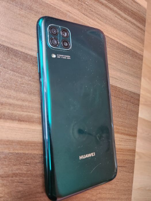 Huawei P40 Lite със напукан дисплей
