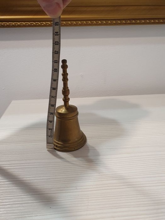 Стар месингов звънец