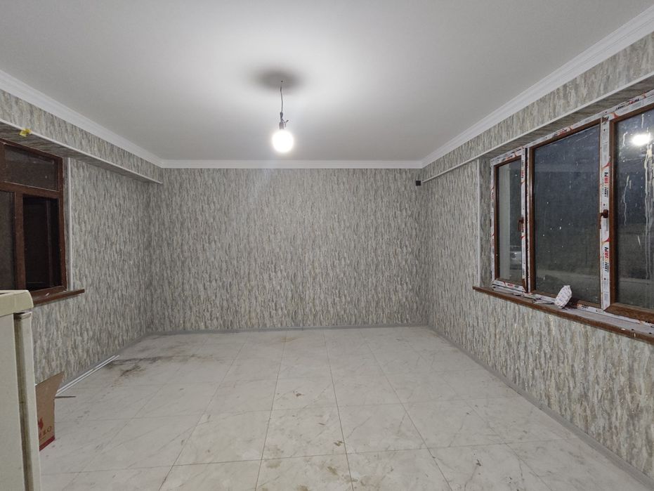 Уч кахрамон постидан 5 км шурода. Коттедж 5 хона 2 этаж