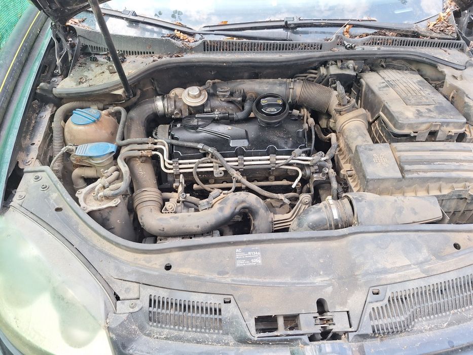 Vind /sau se vinde masina pentru dezmembrari 900e/motor și cutie +acce