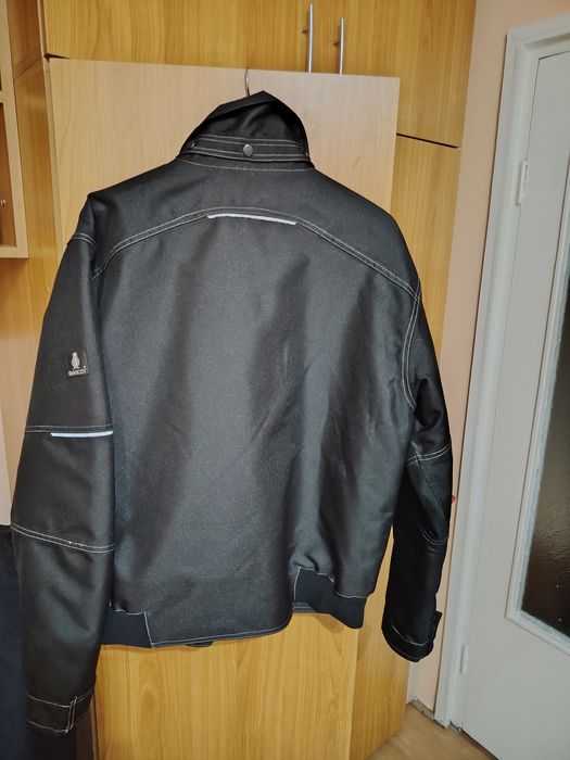 Vînd geaca iarna bărbați Mascot  mărimea L nouă!