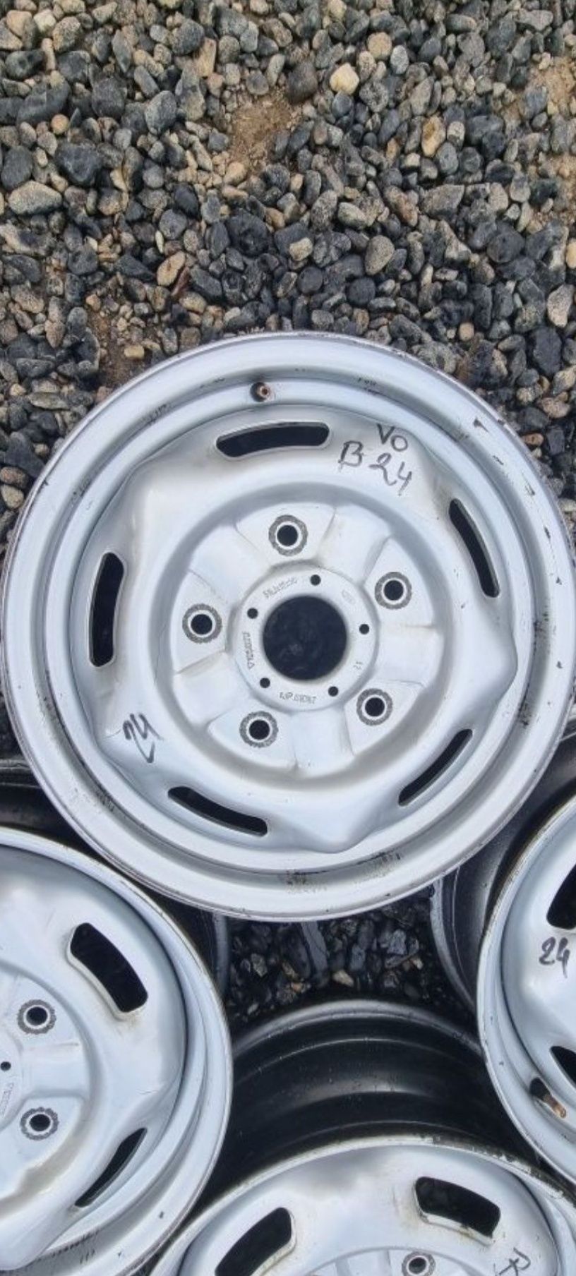 Jante R16 originale Ford Transit 5,5Jx16x56
5x160
Cod 2160817
