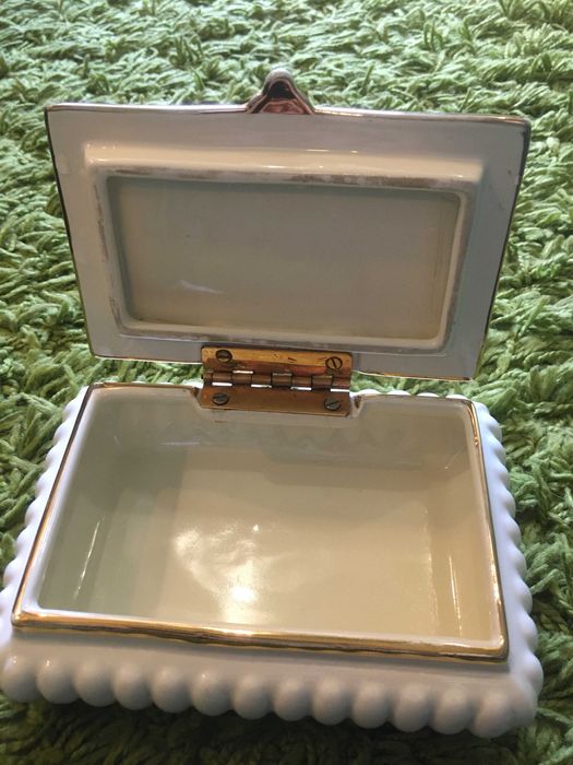 Caseta portelan cu anchizatori metalice W Germania bibelou bibelouri