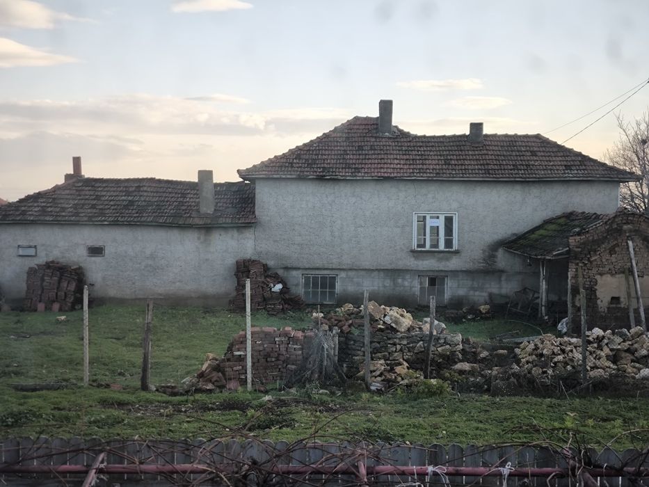 Продава се къща в с.Подайва ул.Струма 27