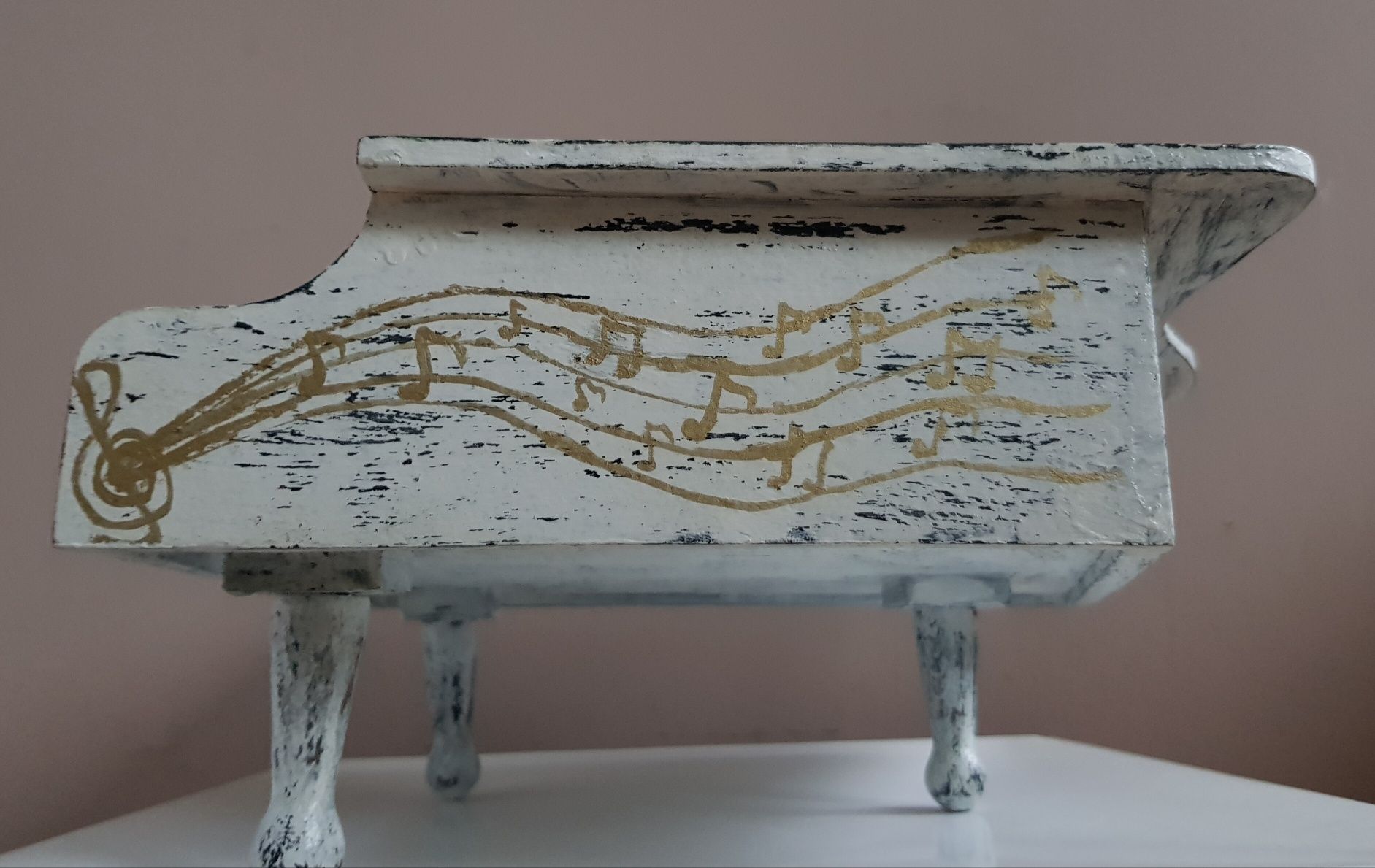 Уникат- Дървен роял - реставриран и декориран с декупаж