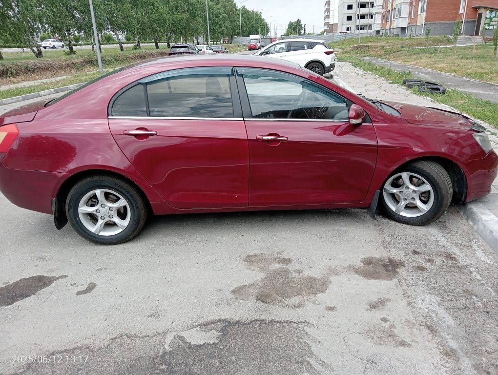 Geely Emgrand EC7 
ДВС и АКПП автомат в отличном состоянии.
Ход