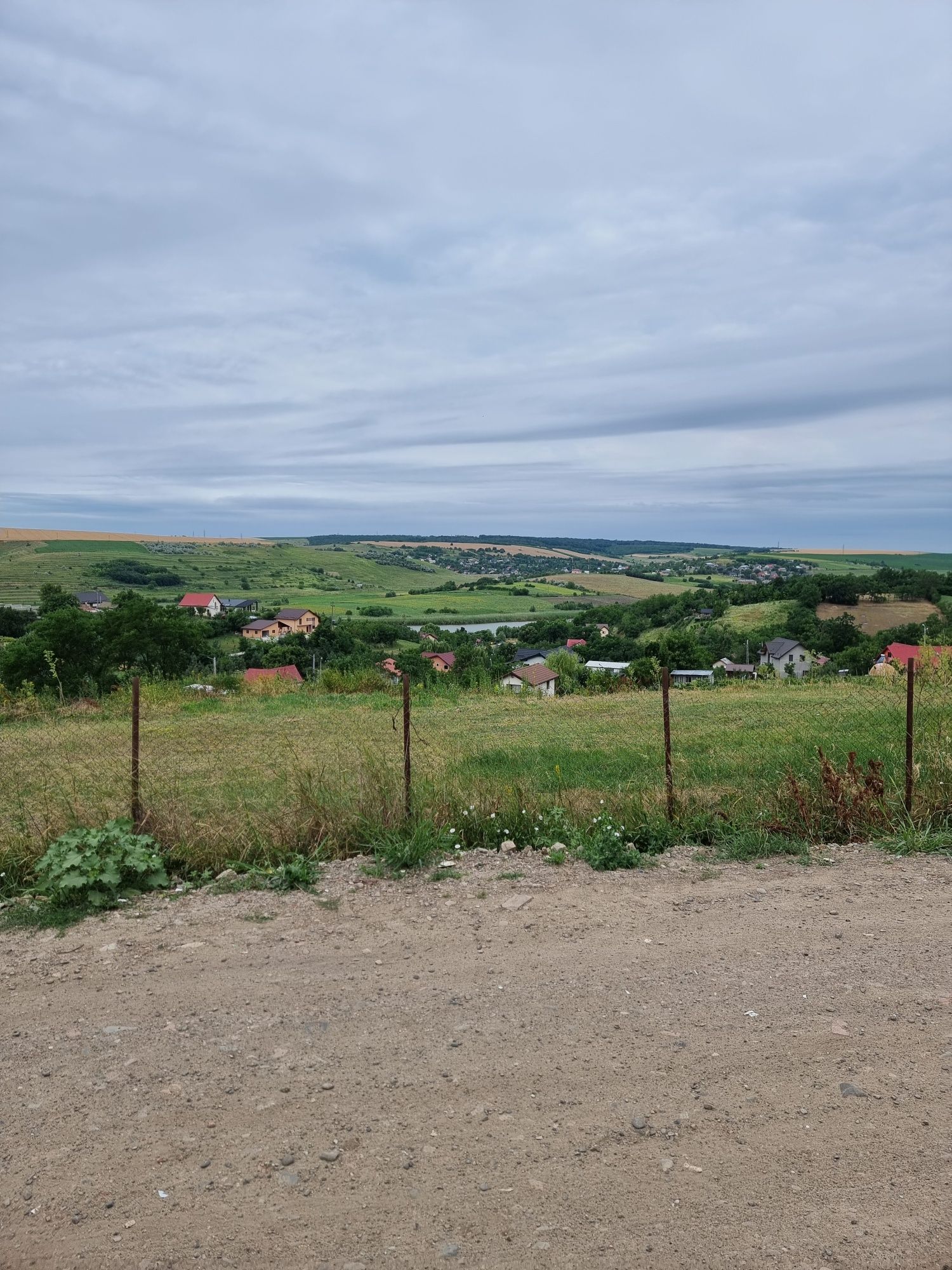 Teren intravilan 1200mp, deschidere 19m, panorama lac Dorobanț