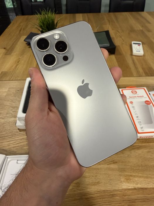 iPhone 15 Pro Max 256GB Natural Titanium + кейсове