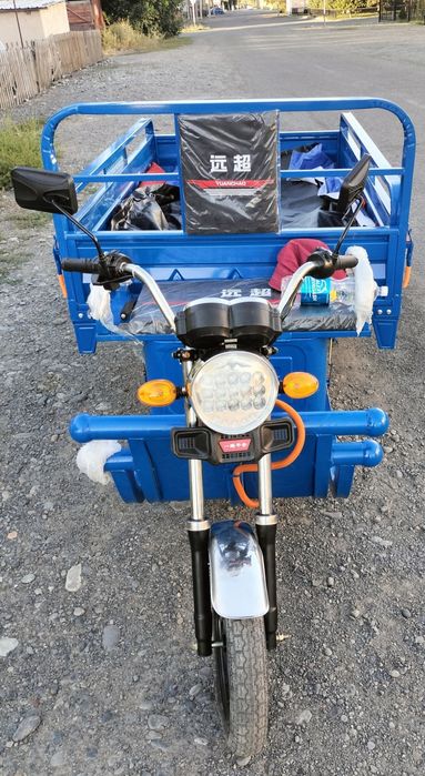 Трицикл срочно продам новый.