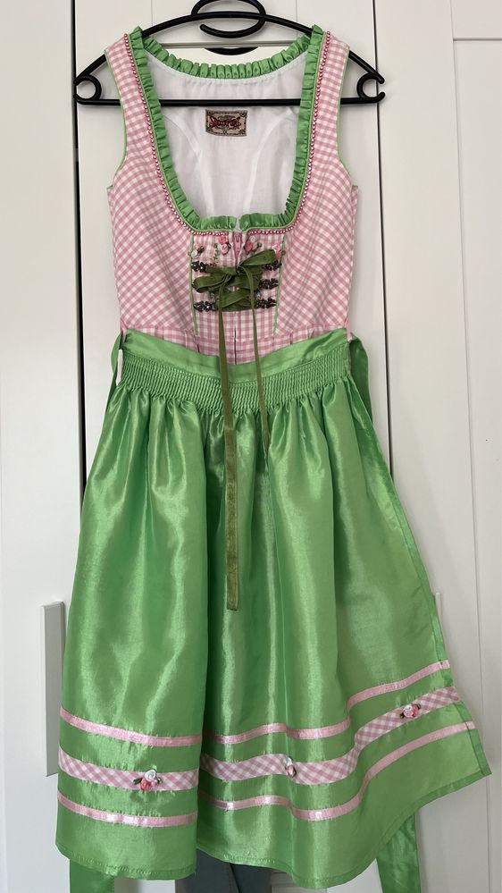 Rochii bavareze/dirndl