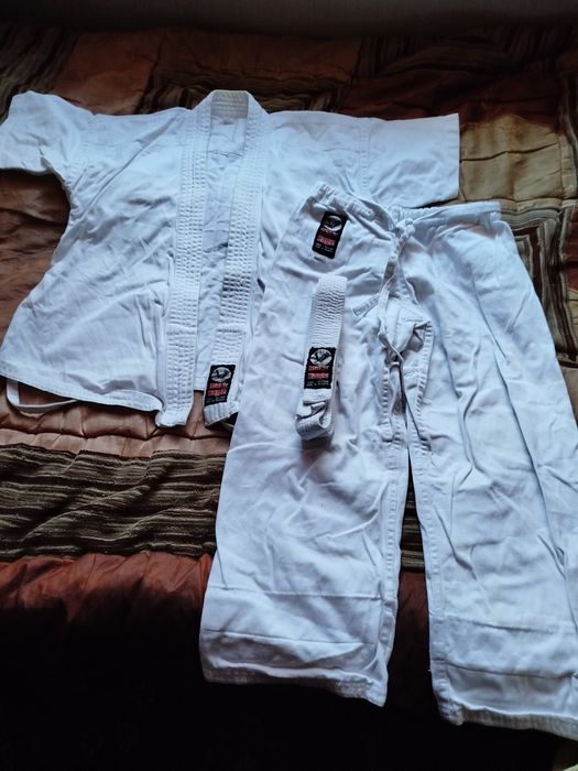 Продам кимоно на 8-12 лет