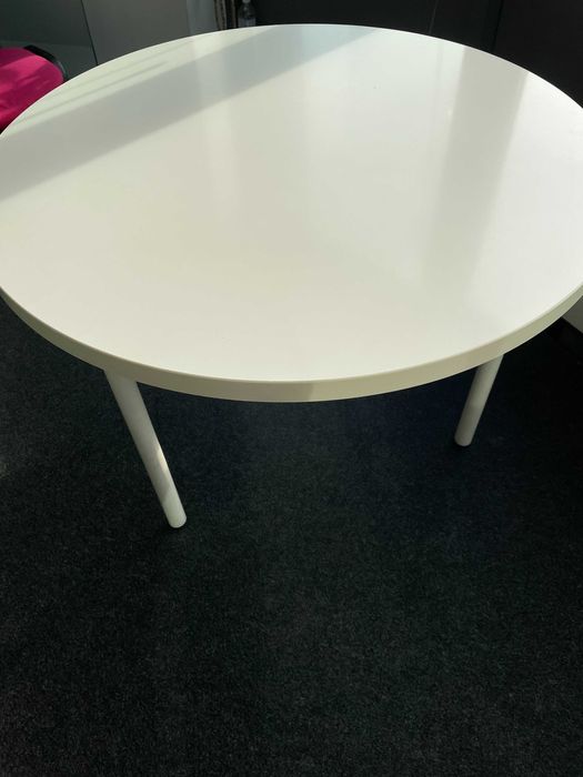 Мебели за офис - бюра, столове, принадлежности