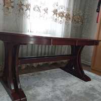 Продаётся деревянный стол