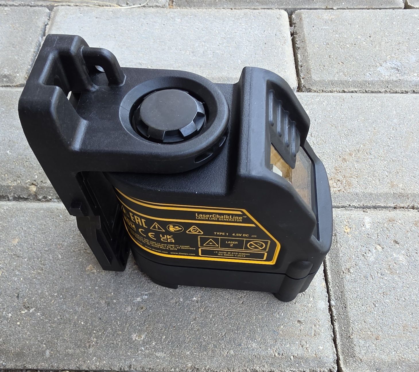 Лазерен нивелир Dewalt + статив + приемник+ очила + гаранция
