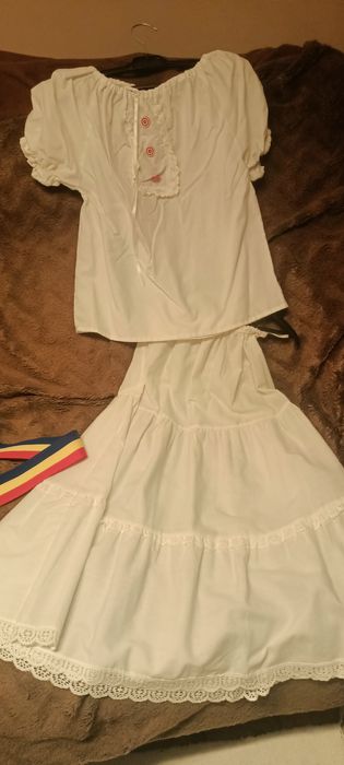 Vand costum popular pentru fetite