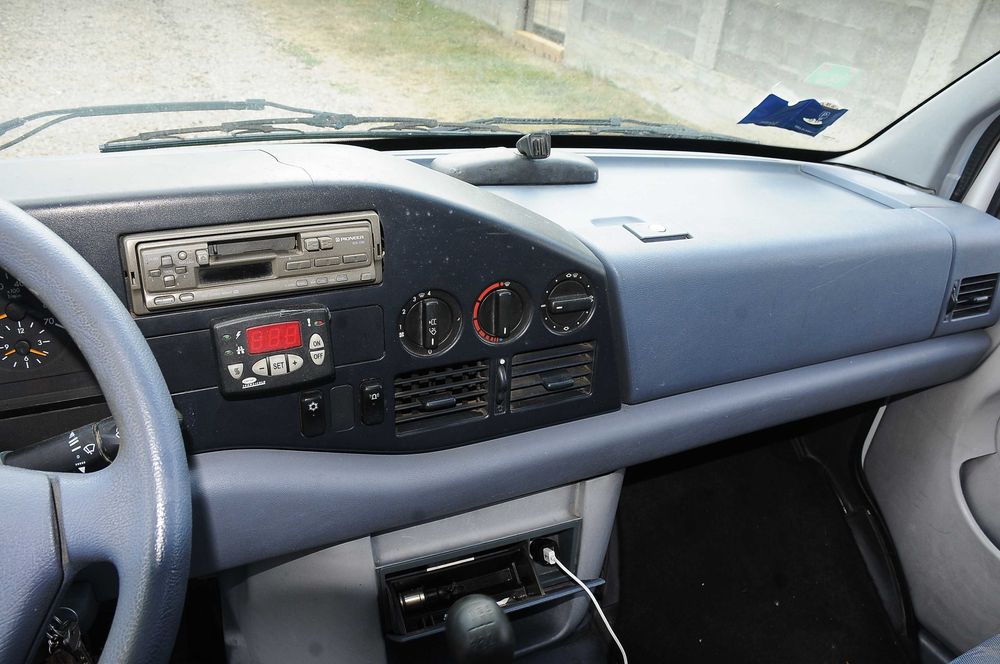 MERCEDES Sprinter 412 Carosata 1999 2.9TDi 122 CP AC bena 3.6 m cat. B