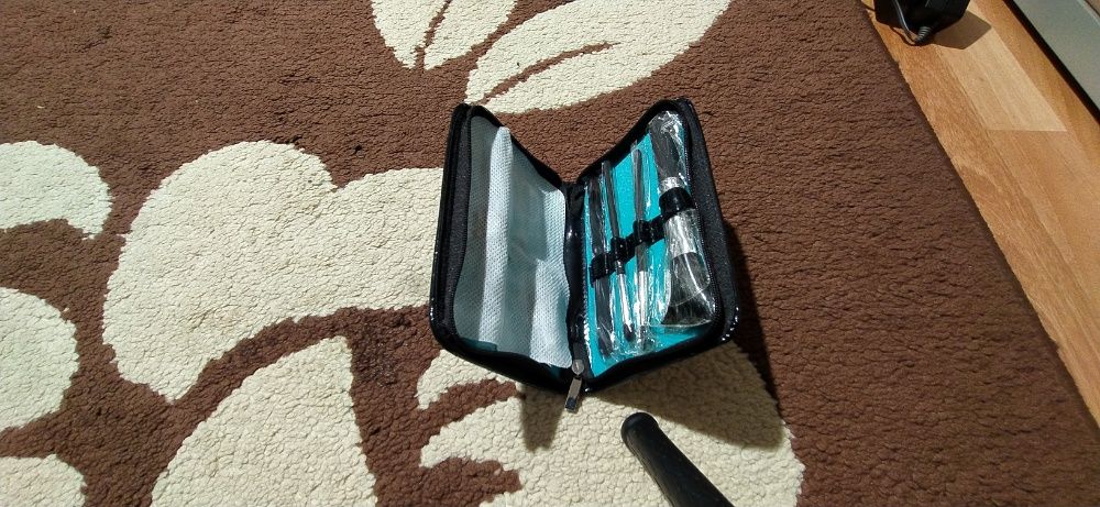 Trusa de unghii,pensule machiaj, Avon cosmetics si Ondulator gene