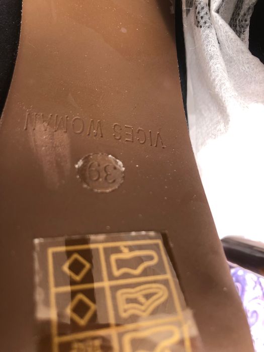 Черни високи токчета