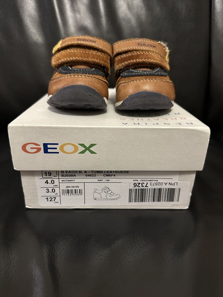 Бебешки обувки Geox 19 номер
