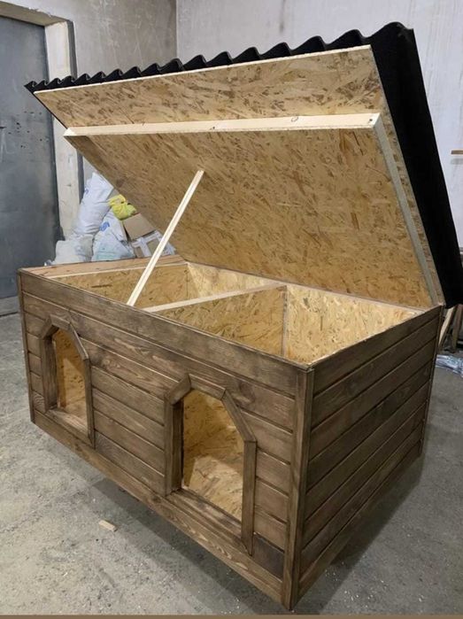 Căsuțe pentru câini la comandă – diverse modele