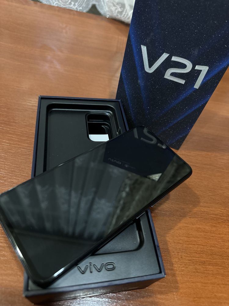 Смартфон VIVO V21